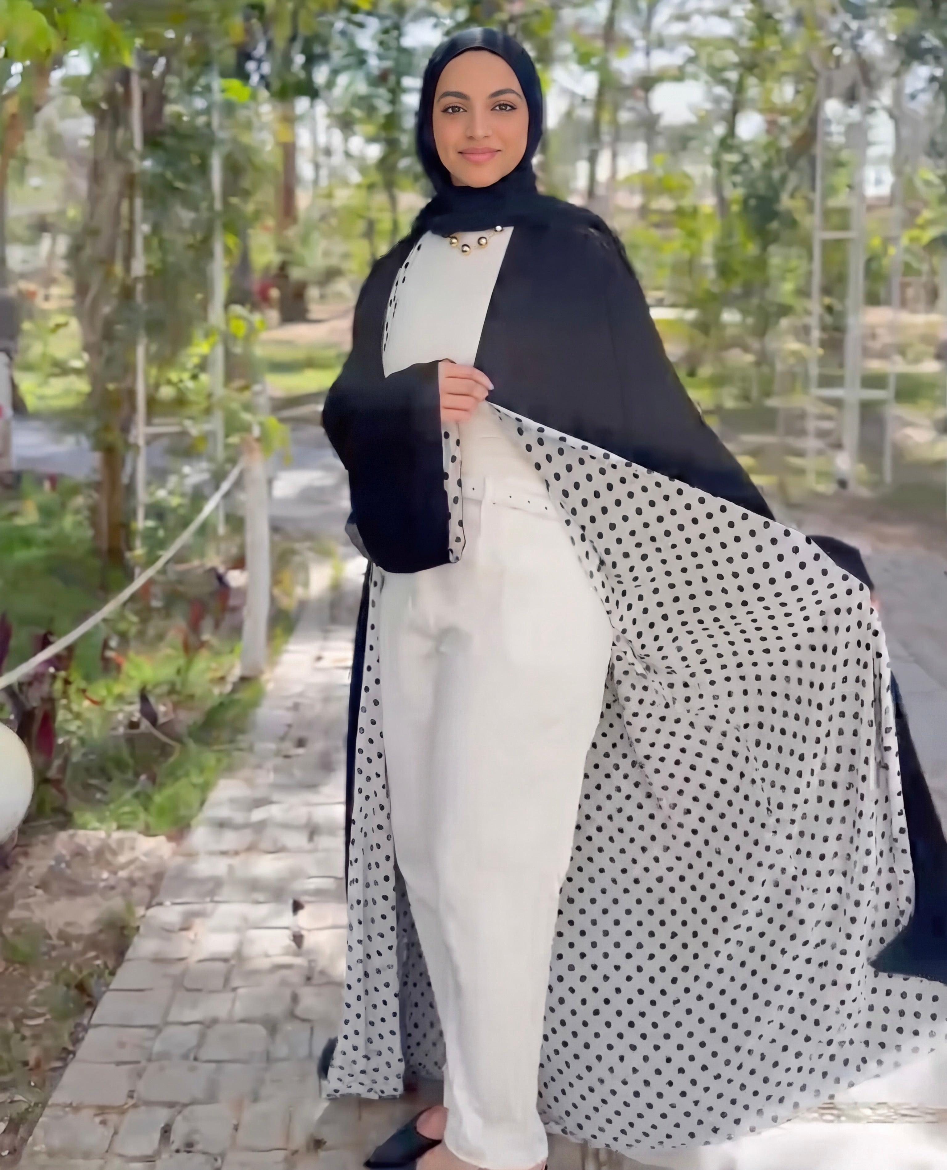 Polka Dots Double Face Abaya – Black & White